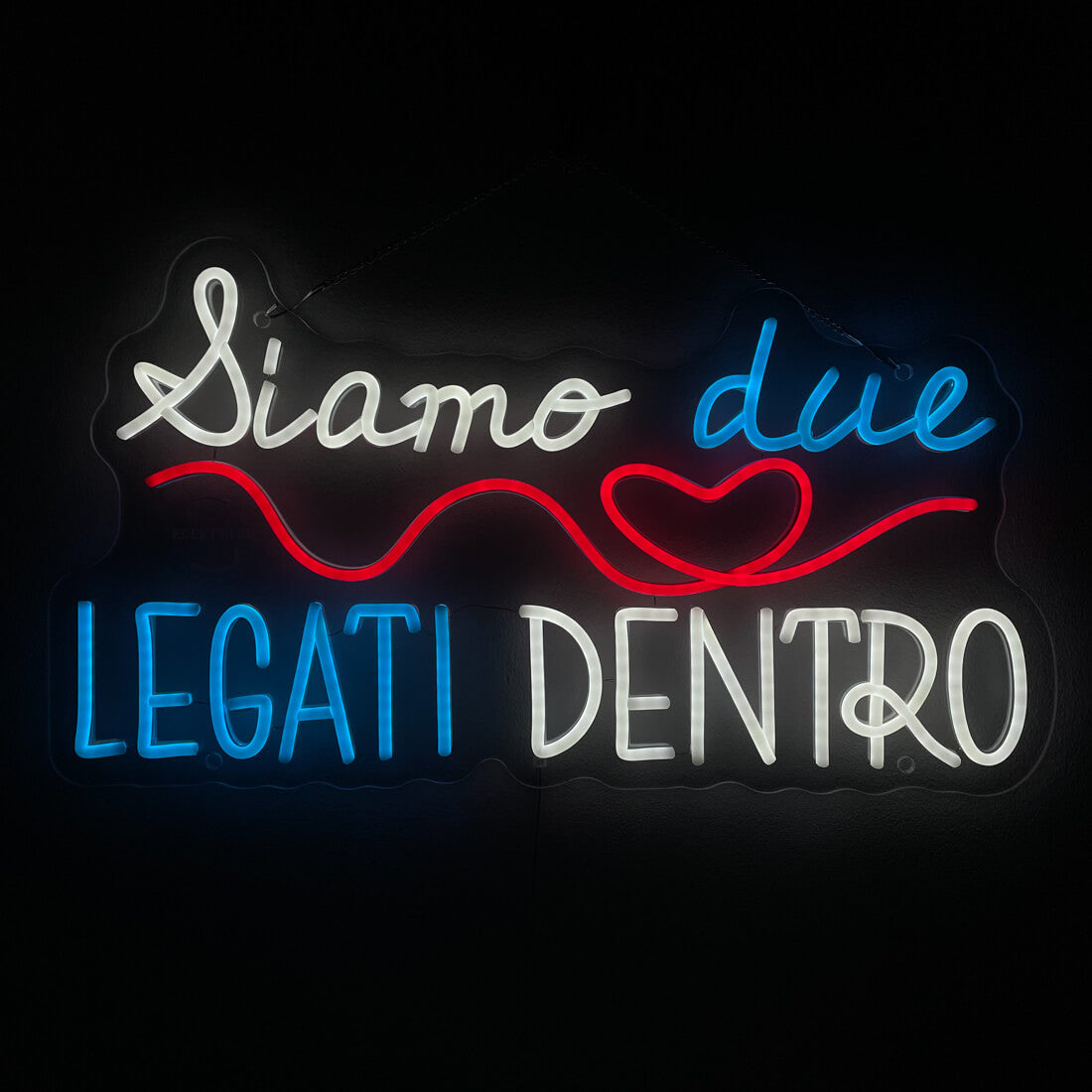 Siamo due legati dentro