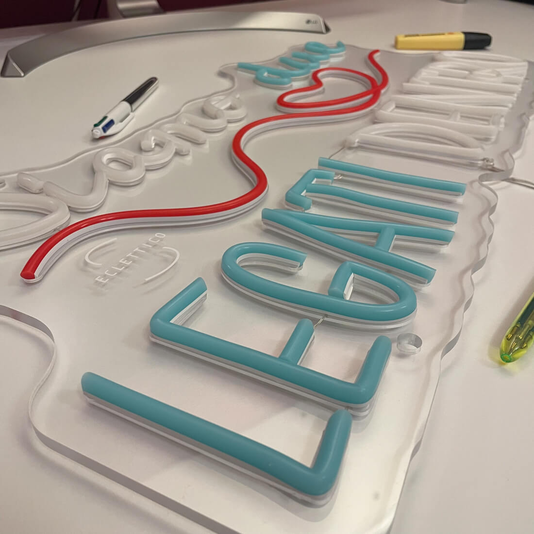 Siamo due legati dentro